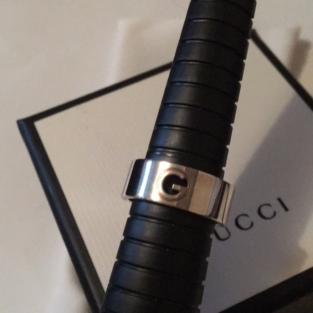Gucci Monogram Sterling Silver Cut out Ring size 8.5 NIB - Picture 2 of 5